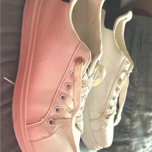 White and black womens tennis shoes